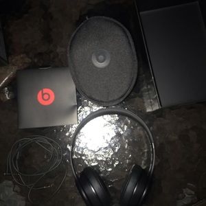 Beat solo 3 wireless **TRIED ON**